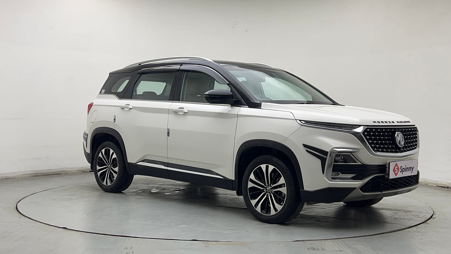 Used 2023 MG Motors Hector 1.5 Sharp CVT Dual Tone Petrol Automatic exterior RIGHT FRONT CORNER VIEW