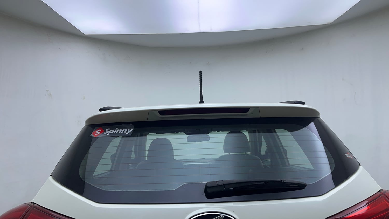 Used 2021 Mahindra XUV 300 W8 (O) 1.5 Diesel AMT Diesel Automatic exterior BACK WINDSHIELD VIEW