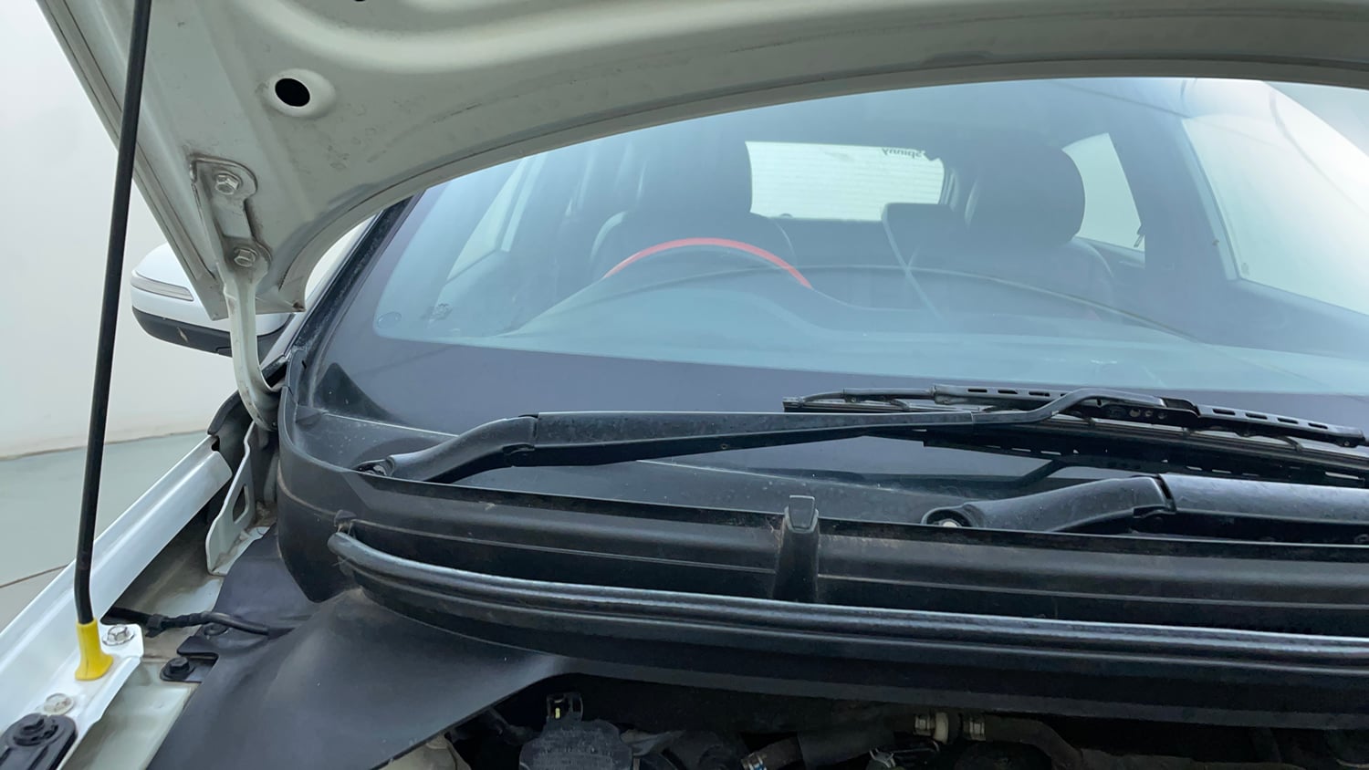 Used 2019 Hyundai Elite i20 Asta 1.2 Dual Tone Petrol Manual engine ENGINE RIGHT SIDE HINGE & APRON VIEW