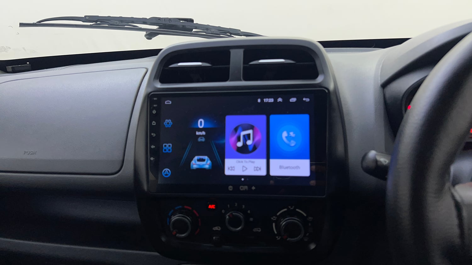 Used 2017 Renault Kwid 1.0 RXT AMT Petrol Automatic top_features Touch screen infotainment system