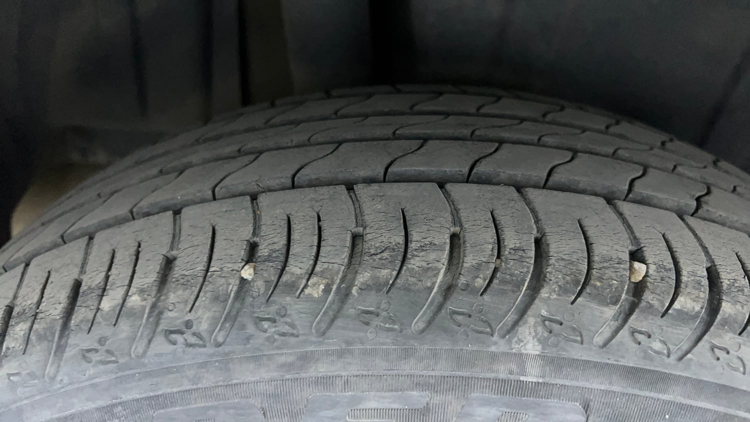 Used 2023 Maruti Suzuki XL6 Alpha AT Petrol Petrol Automatic tyres RIGHT REAR TYRE TREAD VIEW