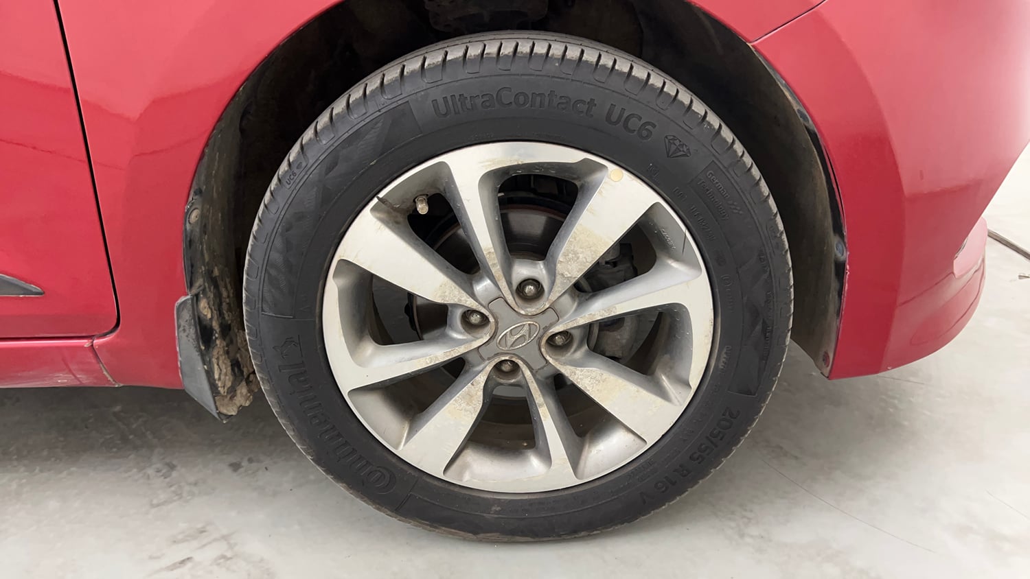 Used 2015 Hyundai Elite i20 Asta 1.2 Petrol Manual tyres RIGHT FRONT TYRE RIM VIEW