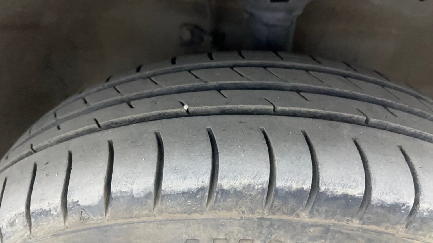 Used 2018 Maruti Suzuki Wagon R 1.0 VXI AMT Petrol Automatic tyres RIGHT FRONT TYRE TREAD VIEW