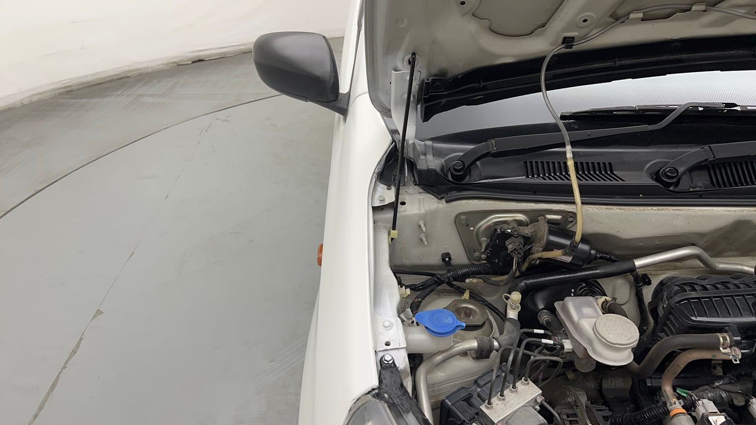 Used 2019 Maruti Suzuki Alto 800 VXi Petrol Manual engine ENGINE RIGHT SIDE HINGE & APRON VIEW
