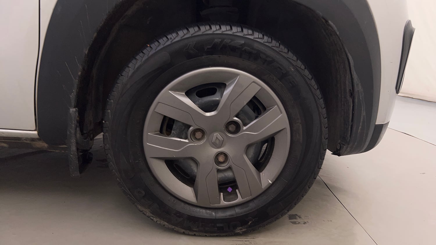 Used 2017 Renault Kwid 1.0 RXT AMT Petrol Automatic tyres RIGHT FRONT TYRE RIM VIEW
