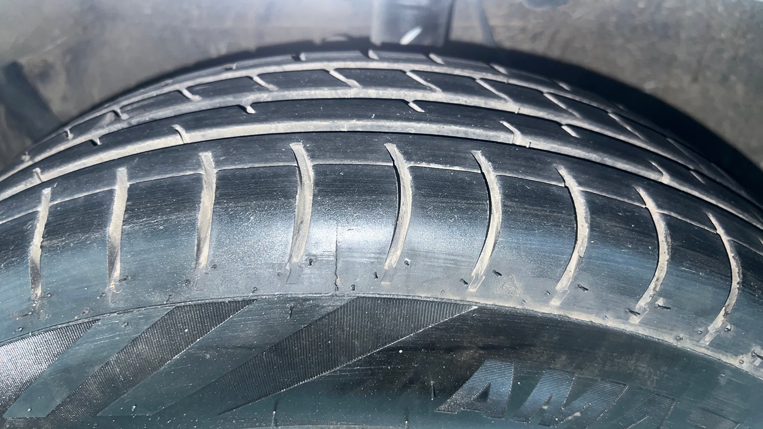 Used 2013 Maruti Suzuki Ritz Lxi BS-IV Petrol Manual tyres LEFT FRONT TYRE TREAD VIEW