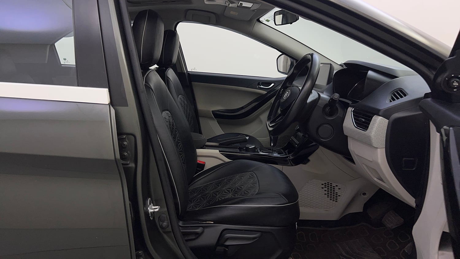 Used 2020 Tata Nexon XZA Plus (O) Dual Tone Petrol Automatic interior RIGHT SIDE FRONT DOOR CABIN VIEW