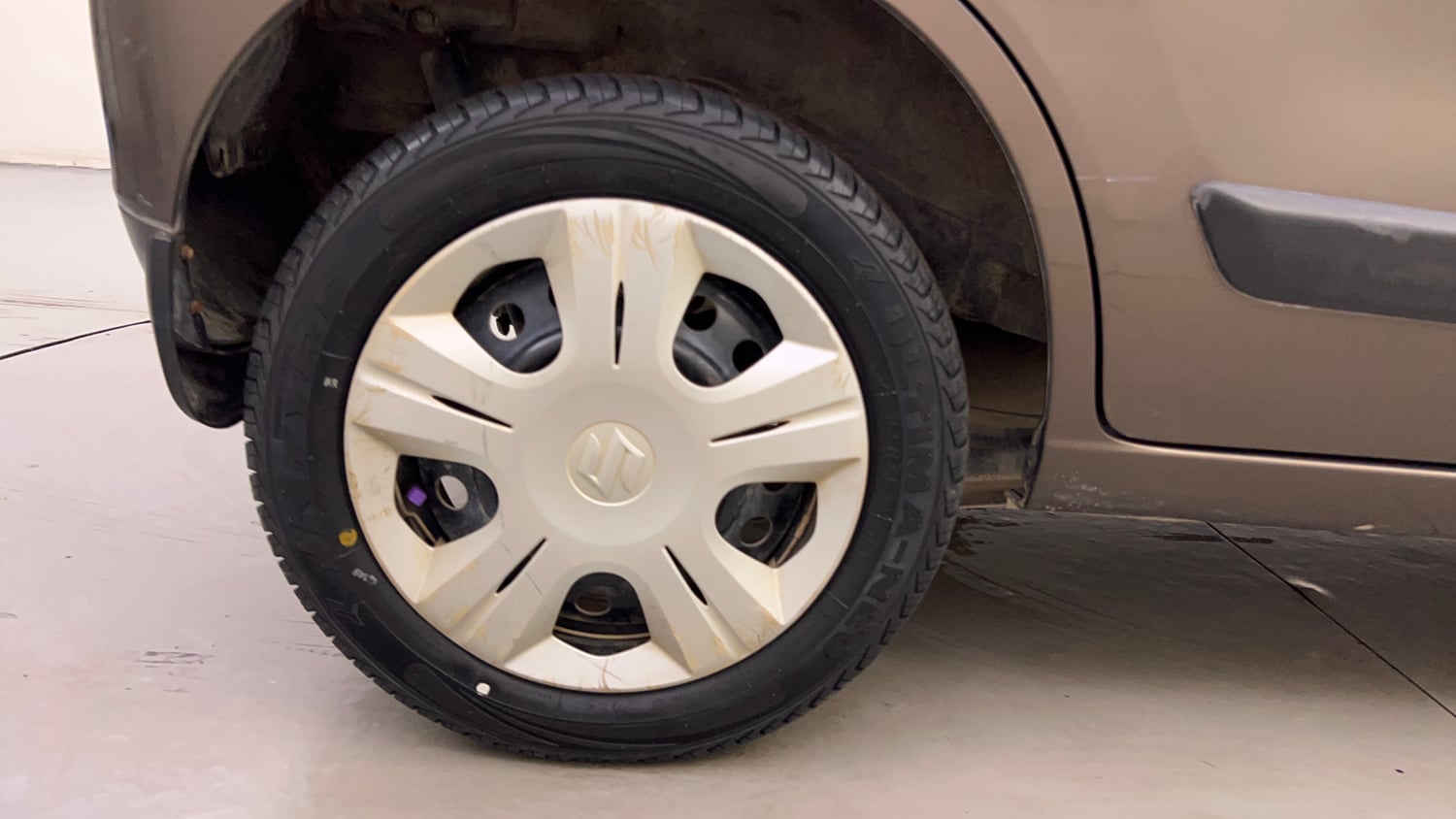 Used 2015 Maruti Suzuki Wagon R VXI Petrol Manual tyres RIGHT REAR TYRE RIM VIEW