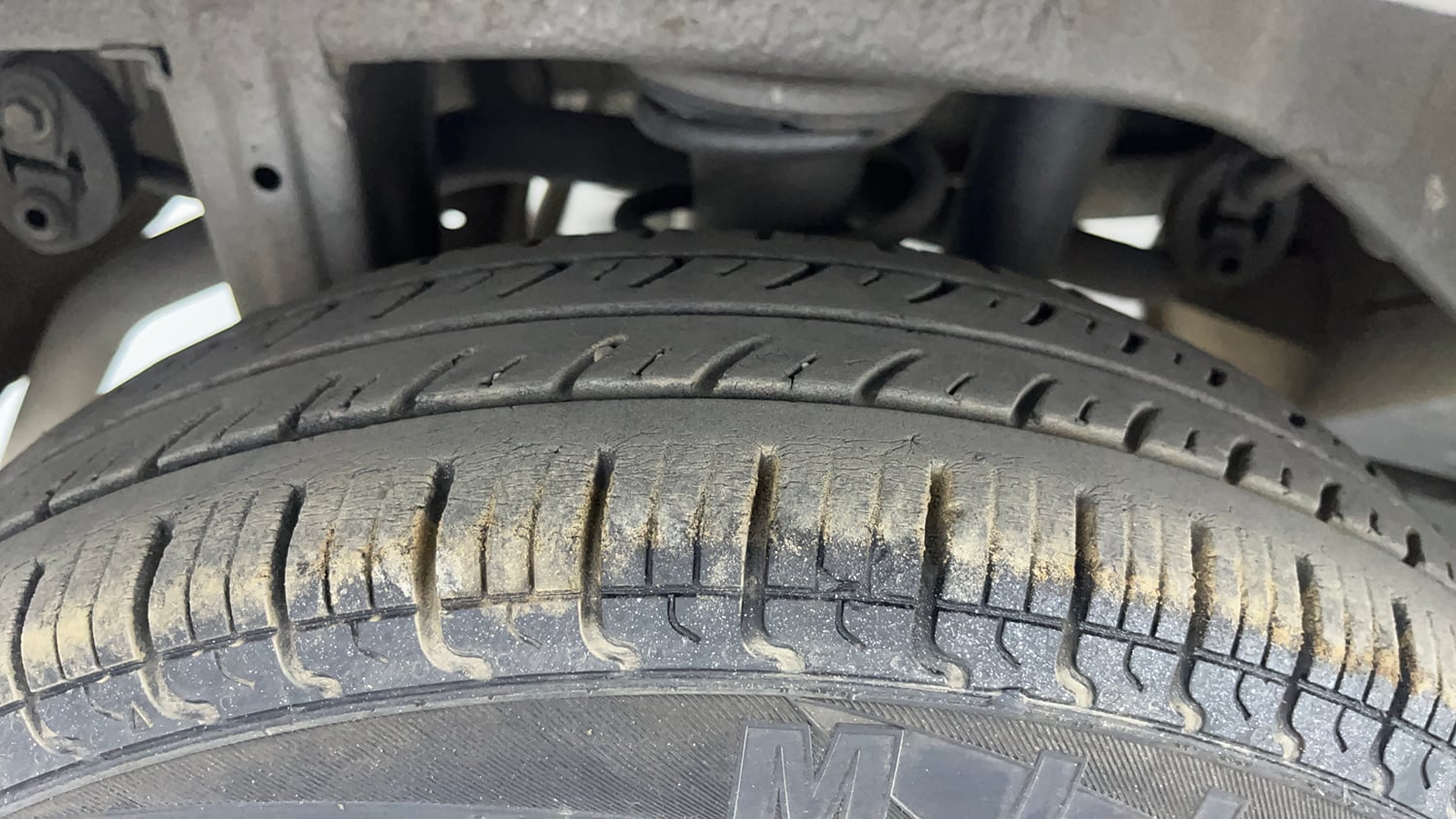 Used 2015 Maruti Suzuki Alto 800 LXi Anniversary Edition Petrol Manual tyres RIGHT REAR TYRE TREAD VIEW