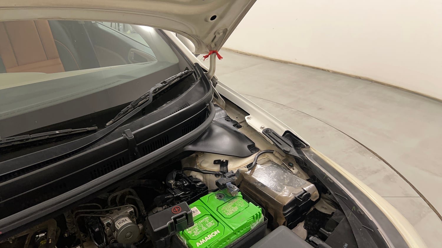 Used 2016 Hyundai Elite i20 Sportz 1.2 Petrol Manual engine ENGINE LEFT SIDE HINGE & APRON VIEW
