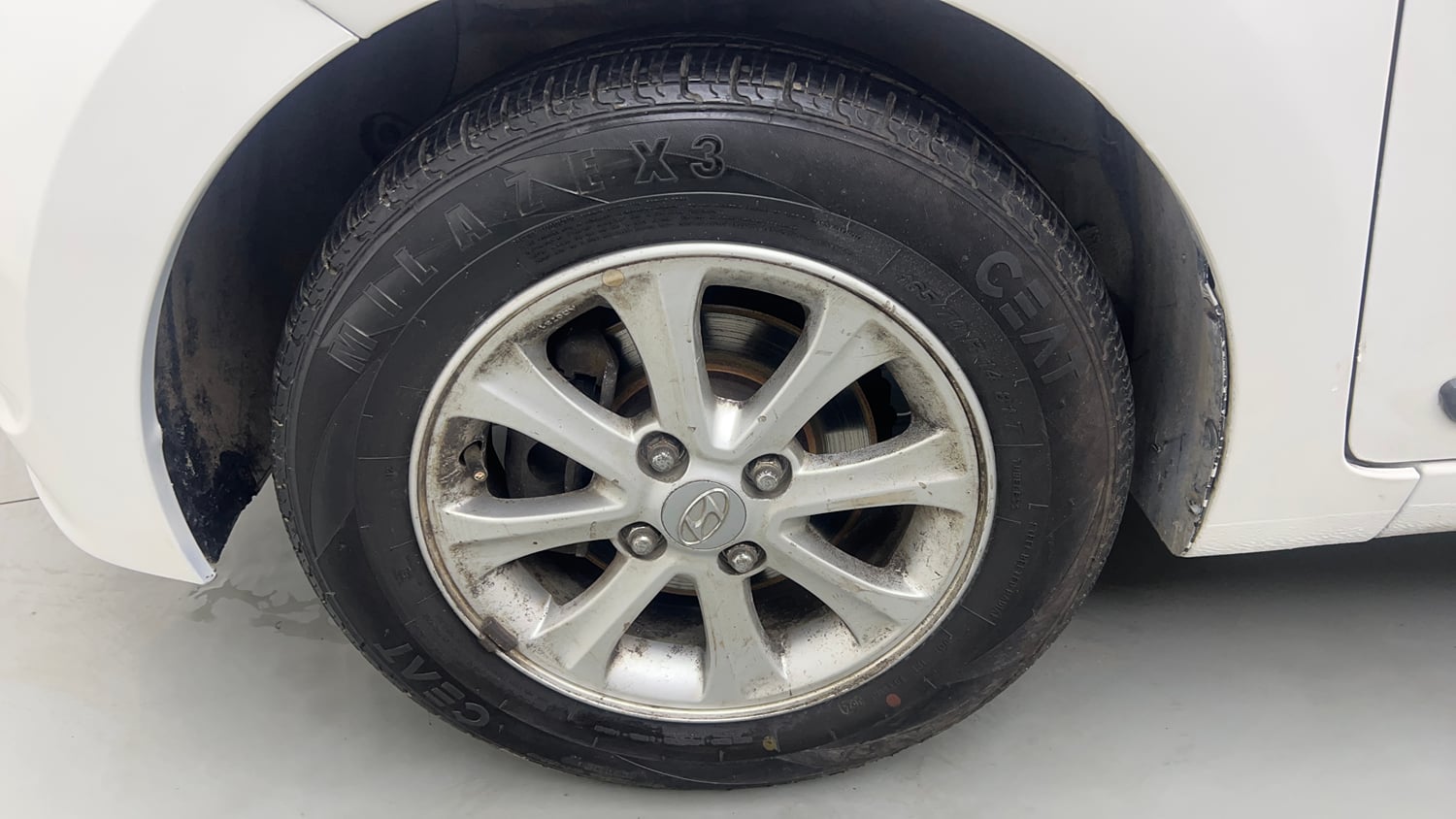 Used 2016 Hyundai Grand i10 Asta 1.2 Kappa VTVT Petrol Manual tyres LEFT FRONT TYRE RIM VIEW