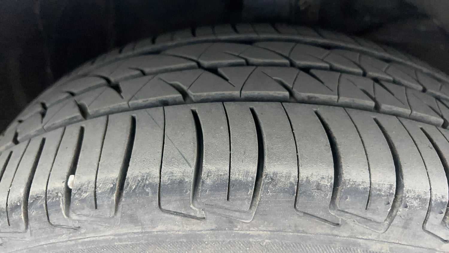 Used 2018 Maruti Suzuki Baleno Zeta 1.2 Petrol Manual tyres RIGHT FRONT TYRE TREAD VIEW