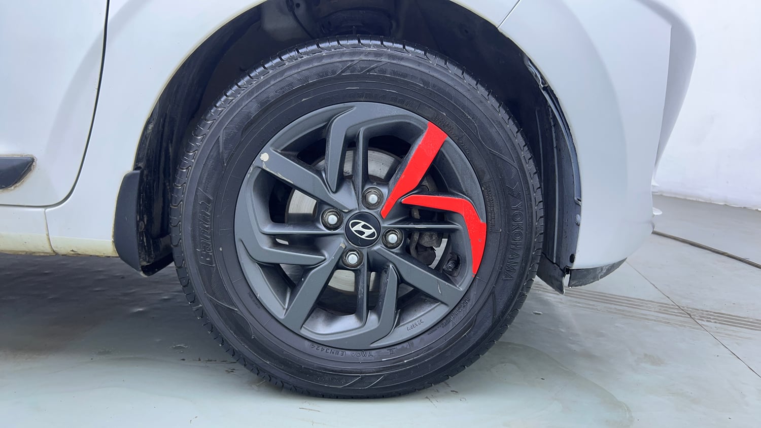 Used 2020 Hyundai Grand i10 Nios Sportz 1.2 Kappa VTVT Petrol Manual tyres RIGHT FRONT TYRE RIM VIEW