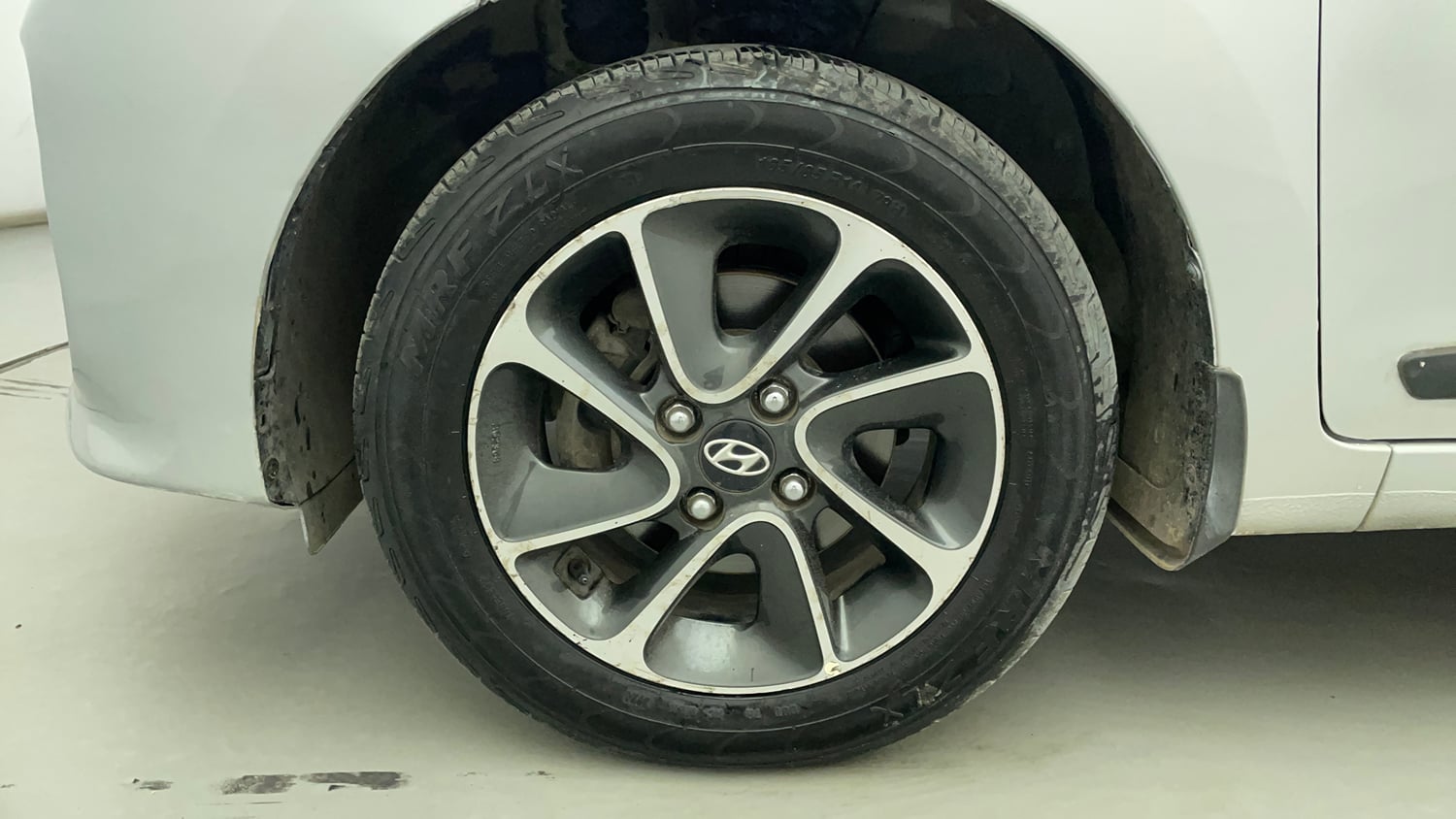 Used 2018 Hyundai Grand i10 Sportz AT 1.2 Kappa VTVT Petrol Automatic tyres LEFT FRONT TYRE RIM VIEW