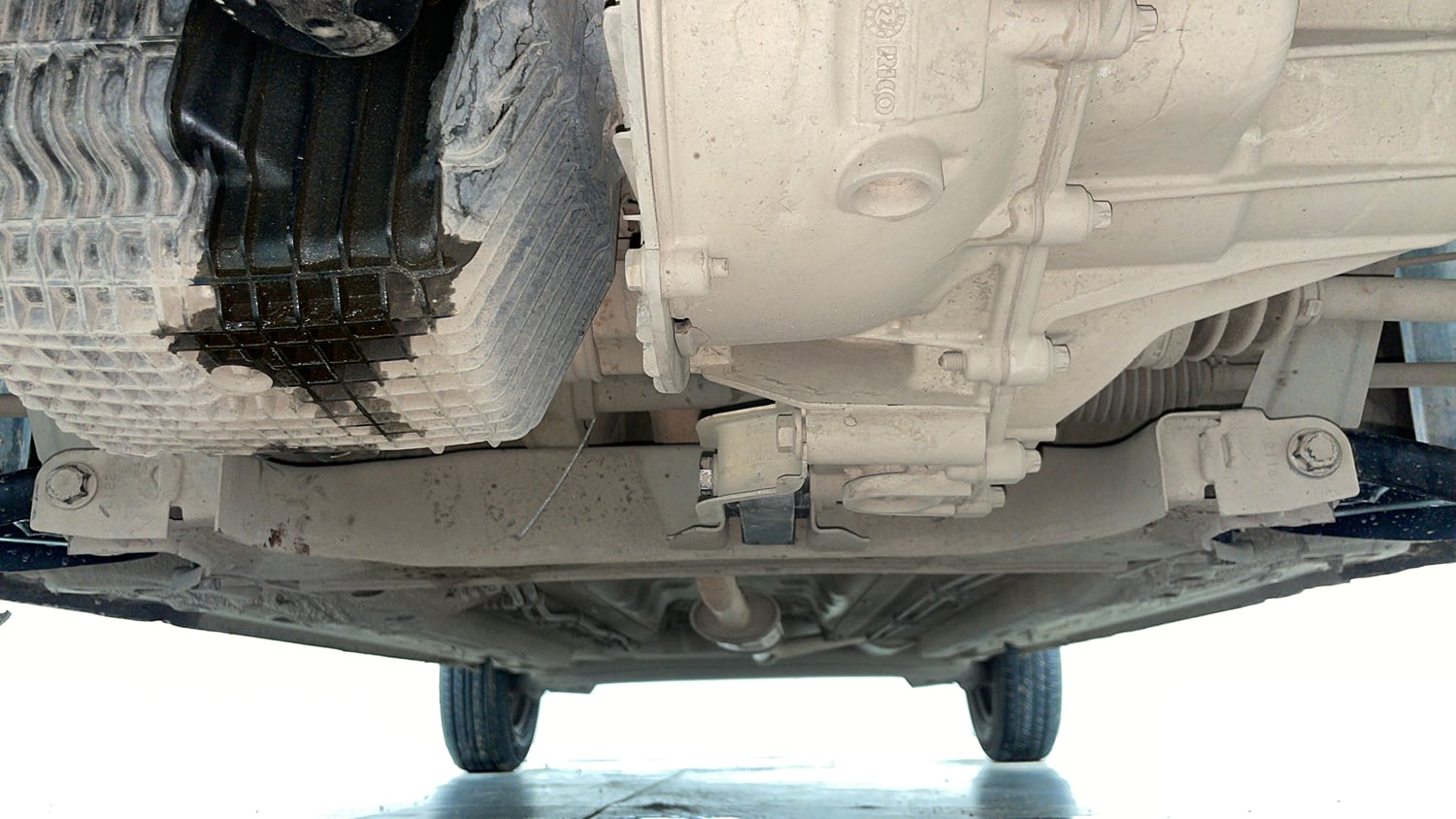 Used 2022 Renault Kwid RXT 1.0 AMT (O) Petrol Automatic extra FRONT LEFT UNDERBODY VIEW