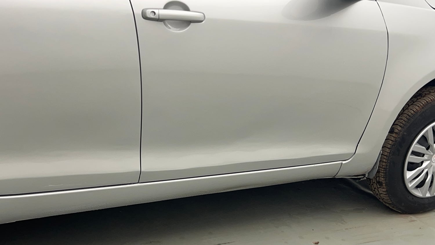 Used 2016 Maruti Suzuki Swift Dzire VXI Petrol Manual dents MINOR SCRATCH