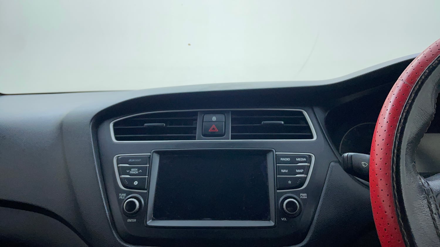 Used 2019 Hyundai Elite i20 Asta 1.2 Dual Tone Petrol Manual top_features Integrated (in-dash) music system
