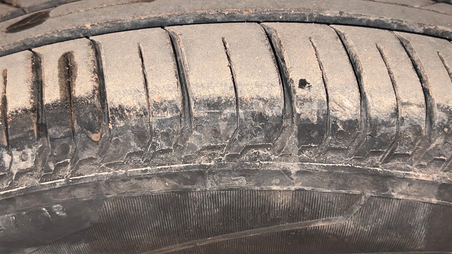Used 2021 Maruti Suzuki Ciaz Alpha 1.5 Petrol Manual tyres LEFT FRONT TYRE TREAD VIEW