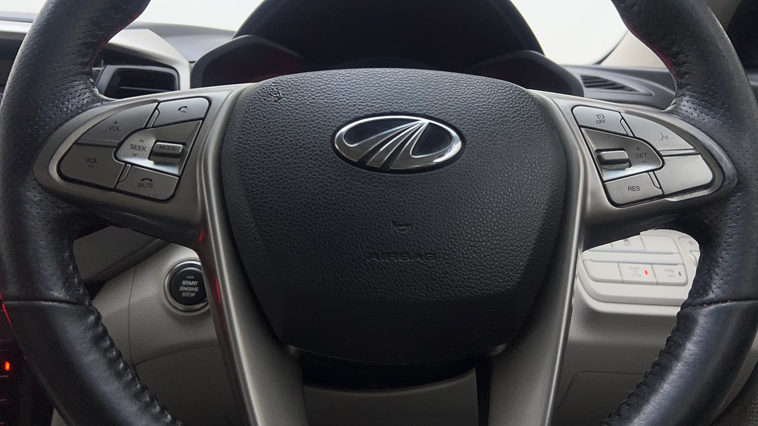 Used 2021 Mahindra XUV 300 1.5 W8 (O) Diesel Manual top_features Airbags