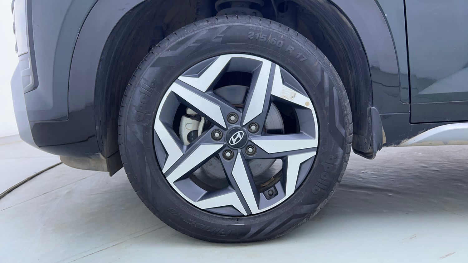 Used 2024 Hyundai Alcazar Executive 1.5 Petrol MT 7STR Petrol Manual tyres LEFT FRONT TYRE RIM VIEW