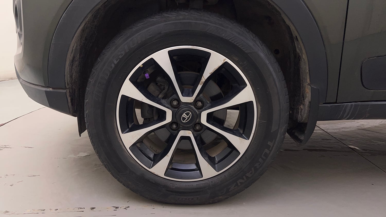 Used 2020 Tata Nexon XZA Plus (O) Dual Tone Petrol Automatic tyres LEFT FRONT TYRE RIM VIEW