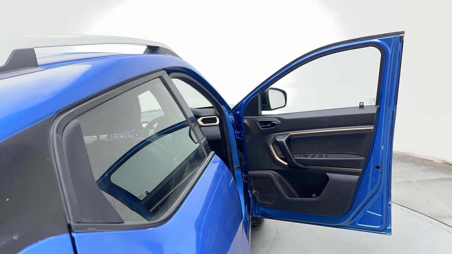 Used 2021 Renault Kiger RXT MT Petrol Manual interior RIGHT FRONT DOOR OPEN VIEW
