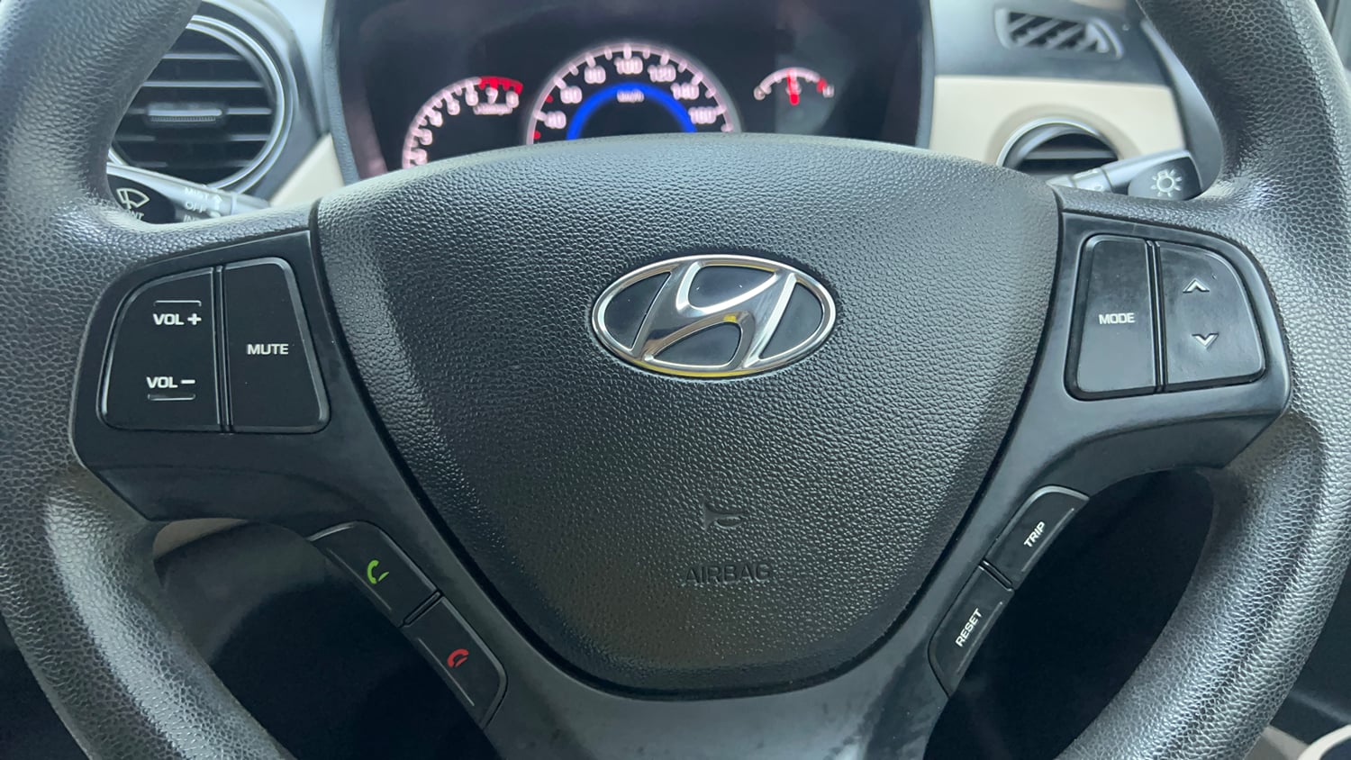 Used 2018 Hyundai Grand i10 Sportz 1.2 Kappa VTVT Petrol Manual top_features Airbags
