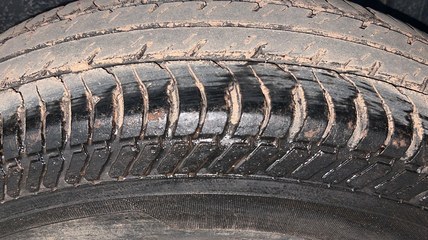 Used 2017 Maruti Suzuki Swift Lxi (O) Petrol Manual tyres LEFT REAR TYRE TREAD VIEW