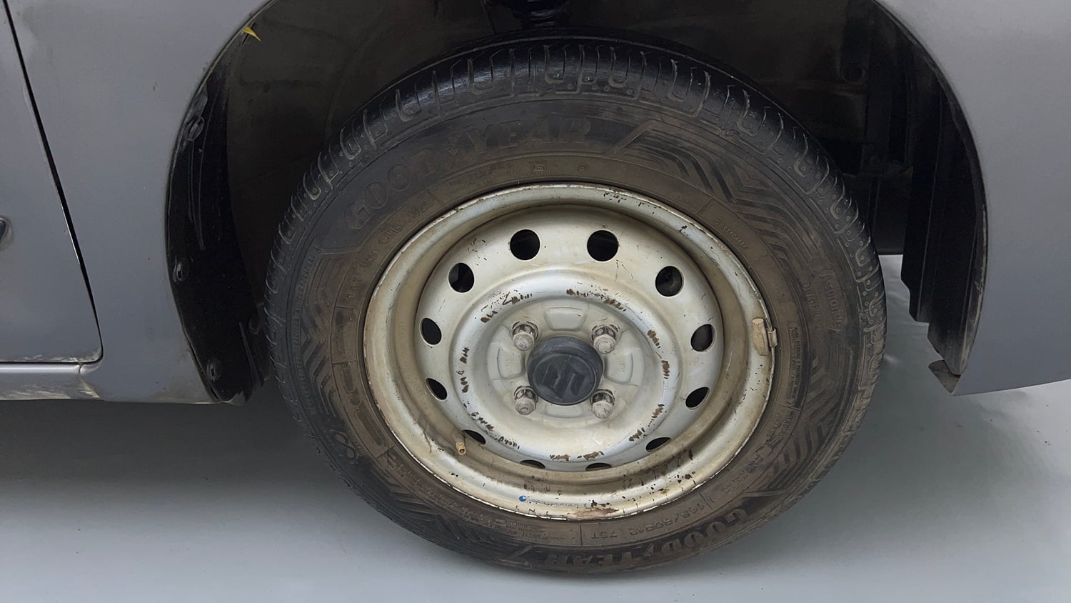 Used 2013 Maruti Suzuki Wagon R LXI CNG Cng Manual tyres RIGHT FRONT TYRE RIM VIEW