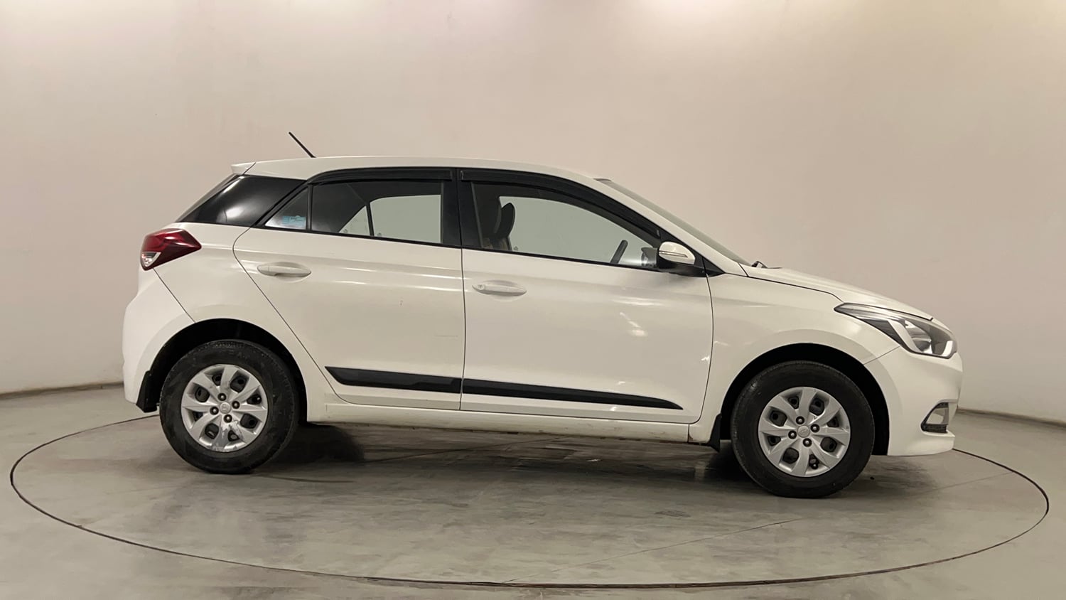 Used 2016 Hyundai Elite i20 Sportz 1.2 Petrol Manual exterior RIGHT SIDE VIEW