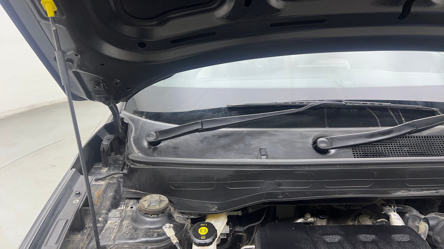 Used 2024 Hyundai Venue SX (O) 1.0 Turbo DCT Petrol Automatic engine ENGINE RIGHT SIDE HINGE & APRON VIEW