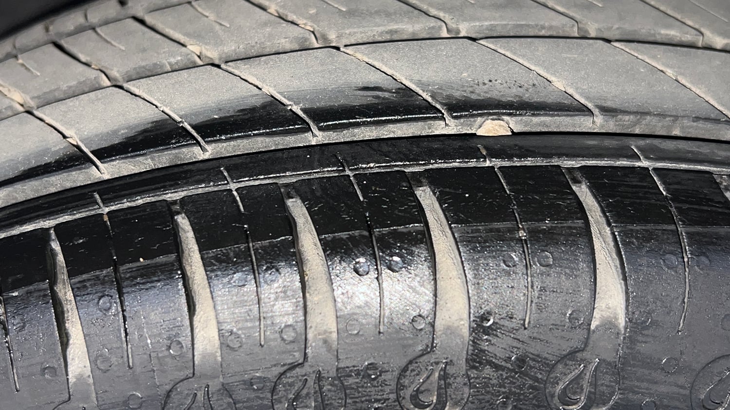 Used 2022 Renault Kwid CLIMBER 1.0 AMT (O) Petrol Automatic tyres RIGHT REAR TYRE TREAD VIEW