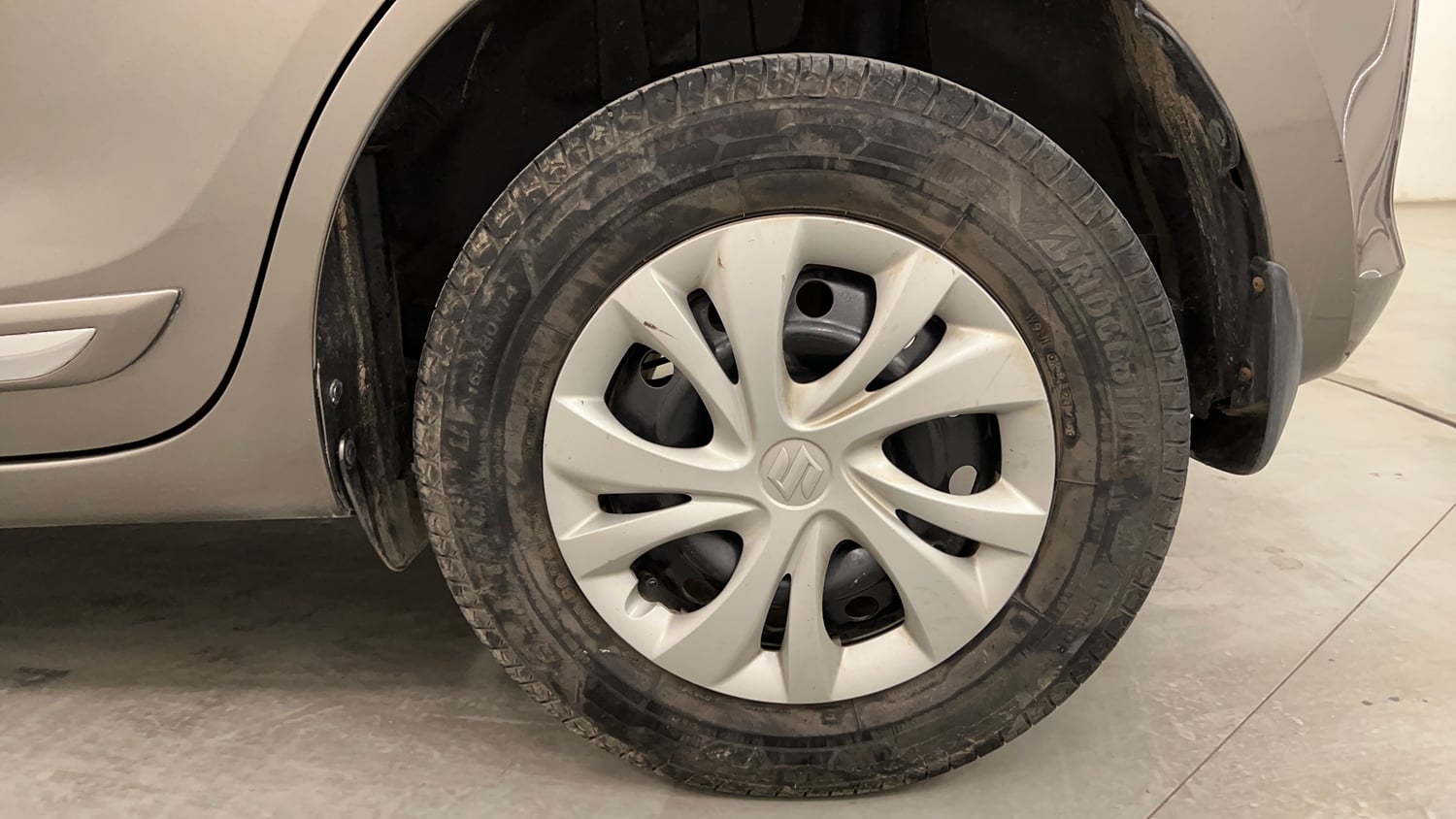 Used 2021 Maruti Suzuki Swift VXi Petrol Manual tyres LEFT REAR TYRE RIM VIEW