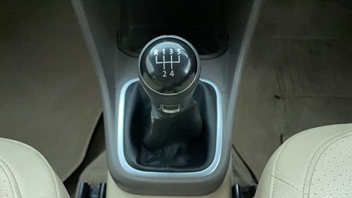 Used 2015 Volkswagen Vento Highline Petrol Petrol Manual interior GEAR  KNOB VIEW