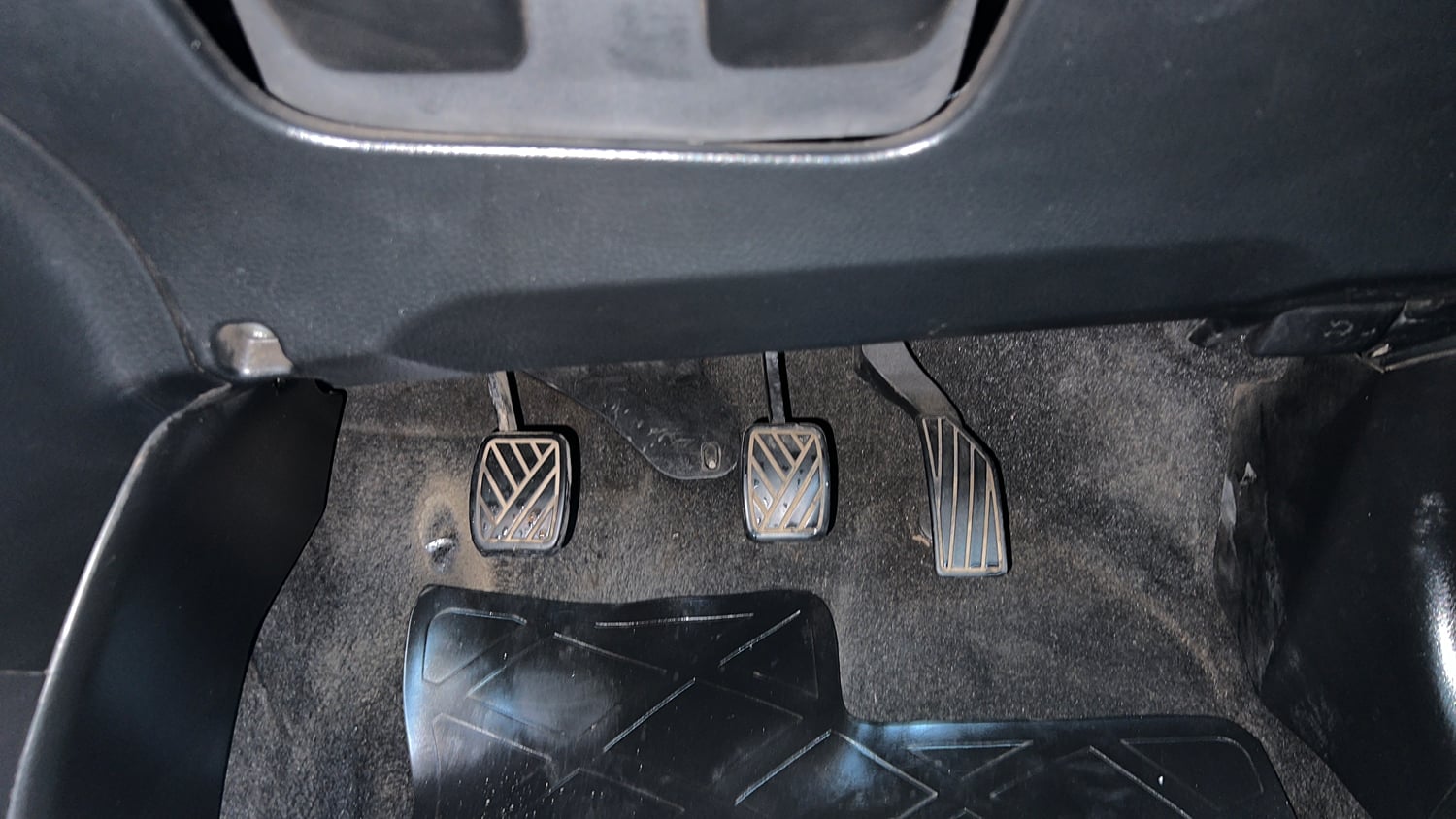 Used 2013 Maruti Suzuki Swift LXi Petrol Manual interior PEDALS VIEW
