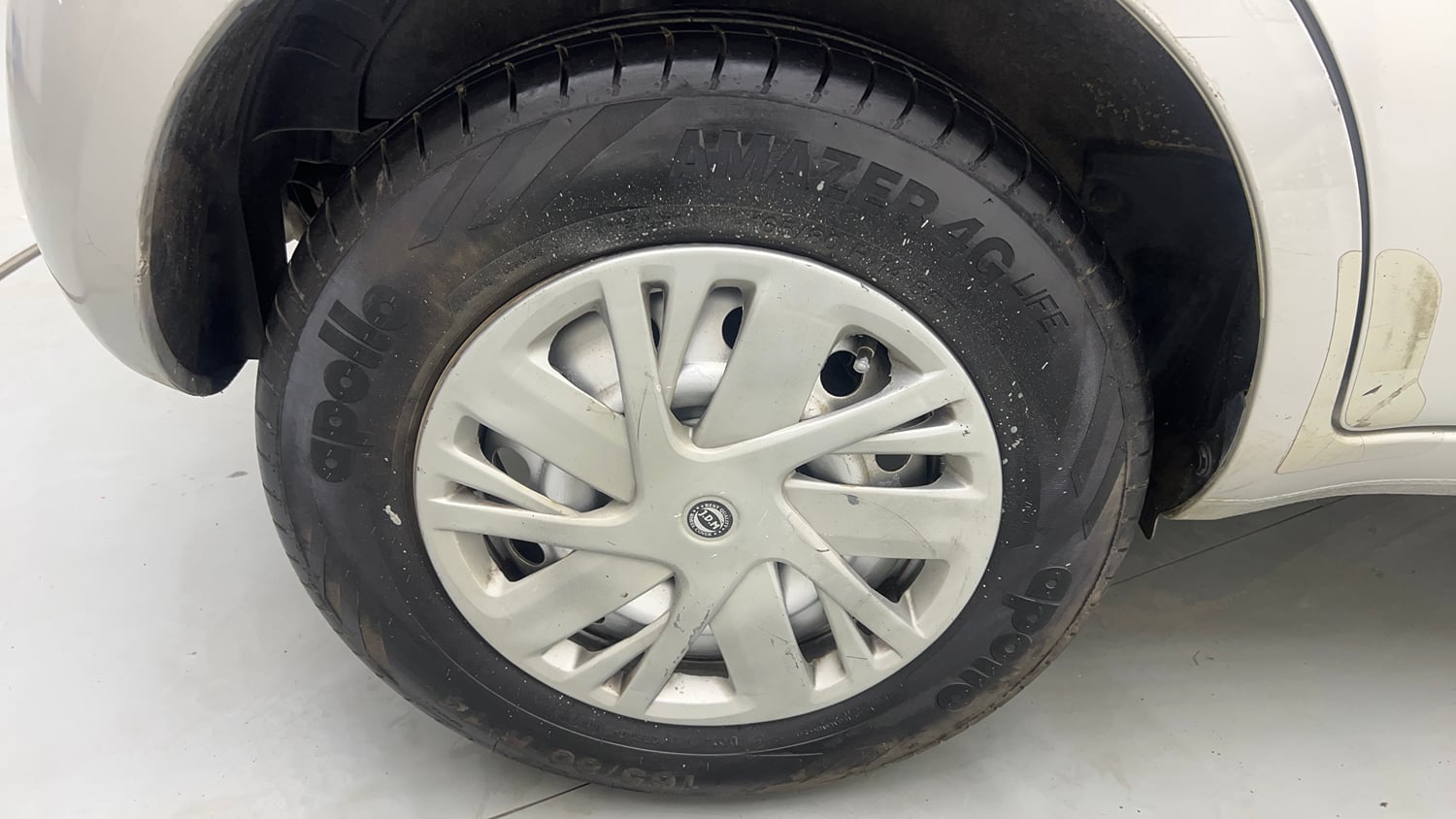 Used 2013 Maruti Suzuki Ritz Lxi BS-IV Petrol Manual tyres RIGHT REAR TYRE RIM VIEW