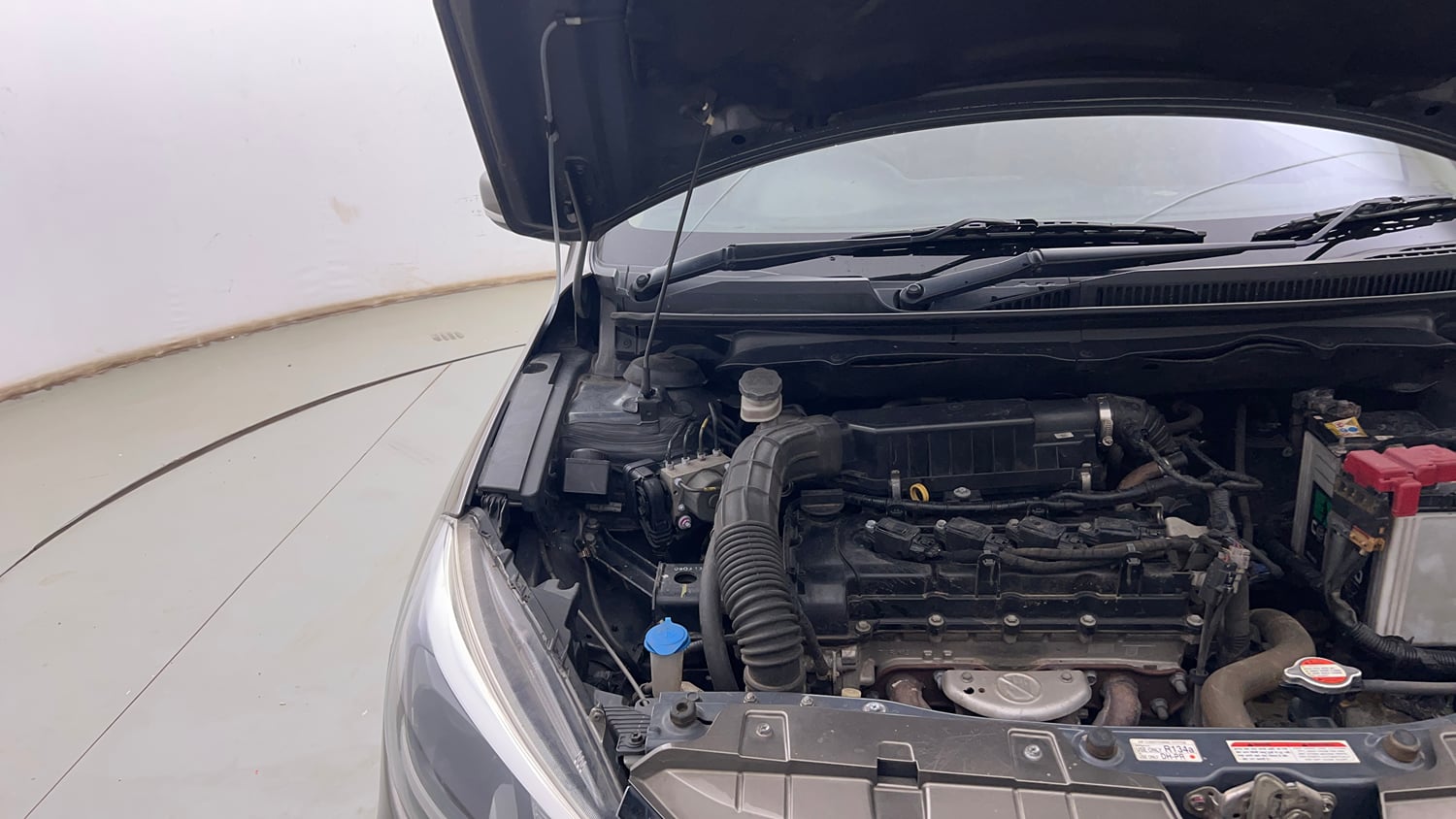 Used 2021 Maruti Suzuki Ciaz Alpha 1.5 Petrol Manual engine ENGINE RIGHT SIDE HINGE & APRON VIEW