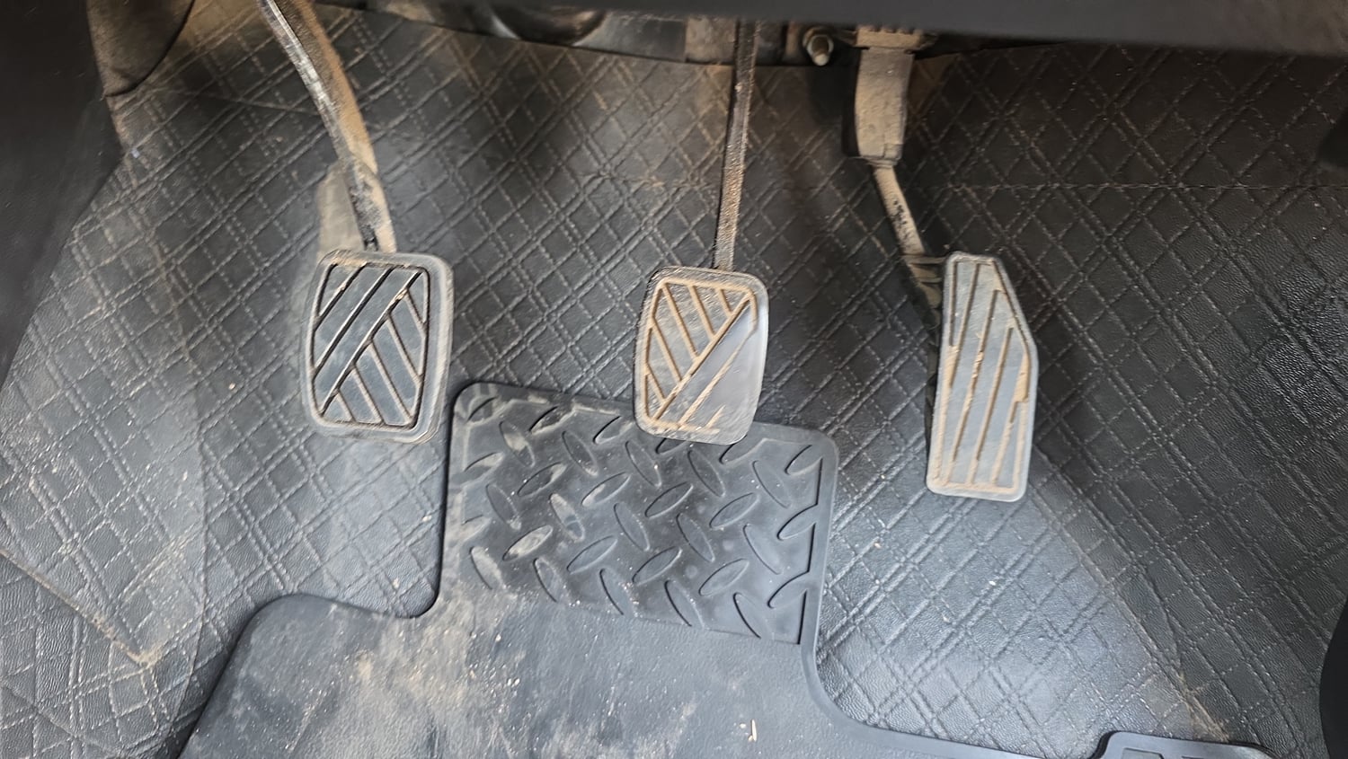 Used 2021 Maruti Suzuki Swift VXi Petrol Manual interior PEDALS VIEW