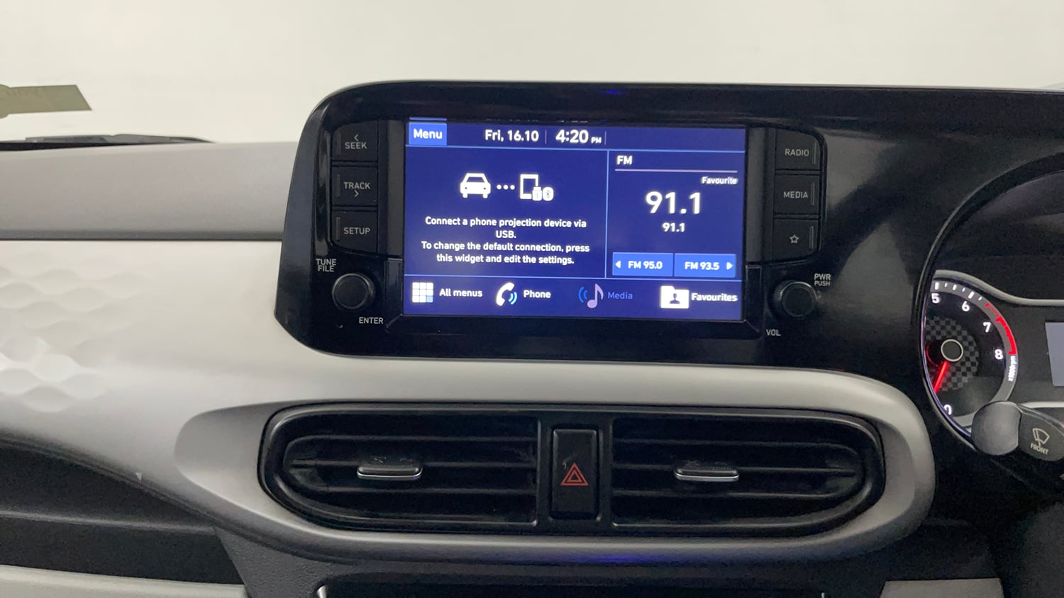 Used 2022 Hyundai Grand i10 Nios Sportz AMT 1.2 Kappa VTVT Petrol Automatic top_features Integrated (in-dash) music system