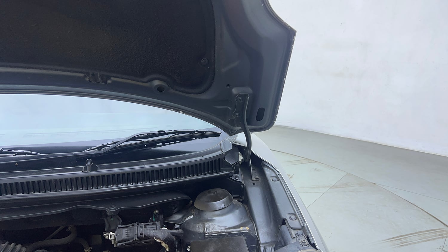Used 2020 Maruti Suzuki Baleno Zeta Automatic Petrol Automatic engine ENGINE LEFT SIDE HINGE & APRON VIEW