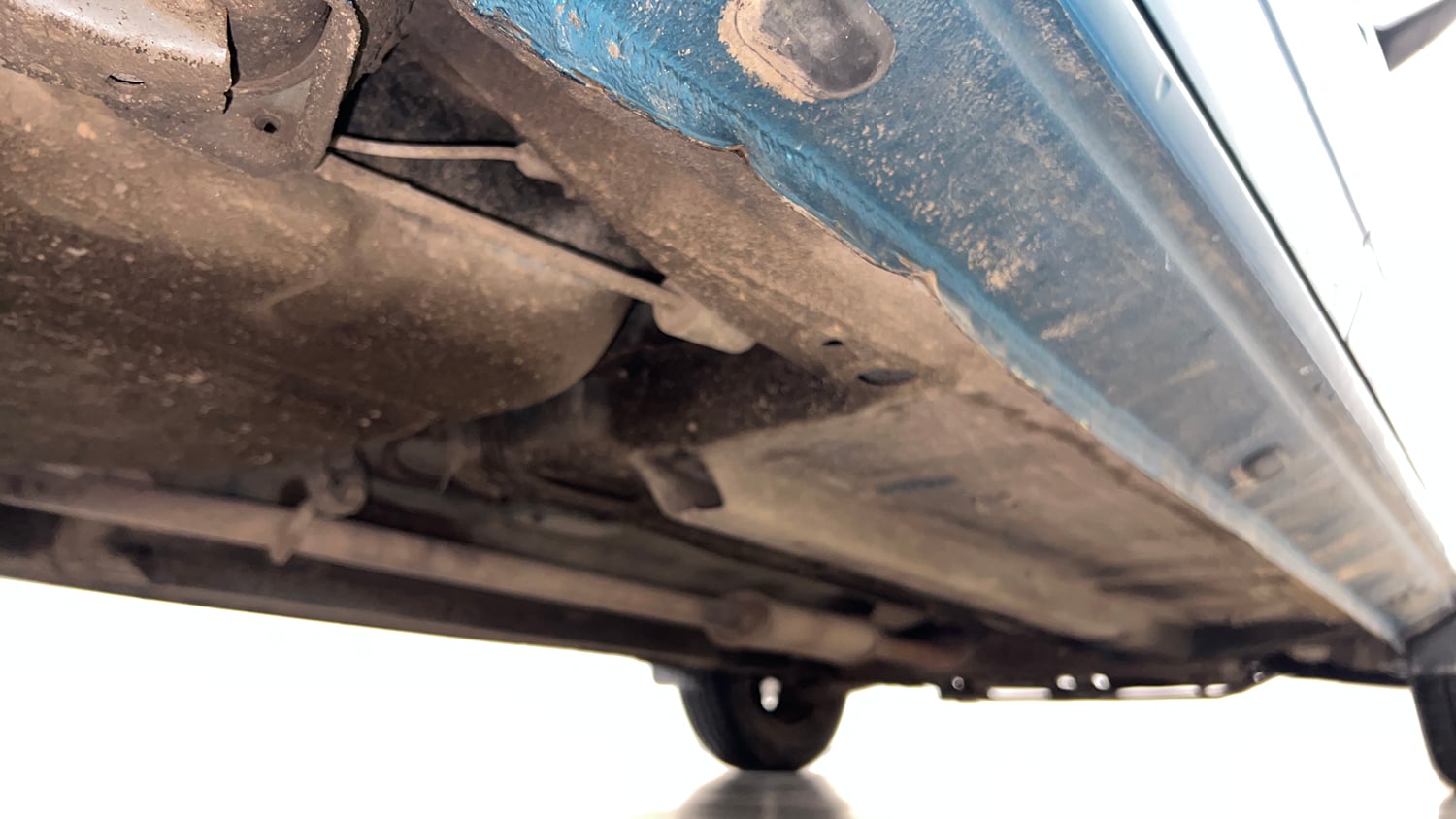Used 2022 Renault Kwid RXT 1.0 AMT Petrol Automatic extra REAR RIGHT UNDERBODY VIEW