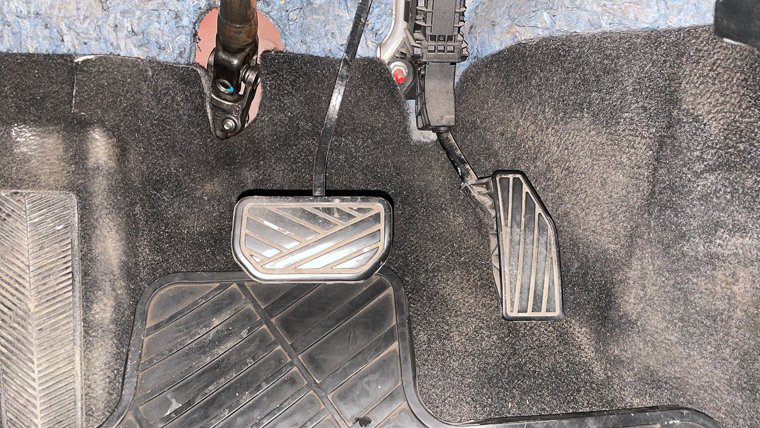 Used 2017 Maruti Suzuki Baleno Zeta 1.2 AT Petrol Automatic interior PEDALS VIEW