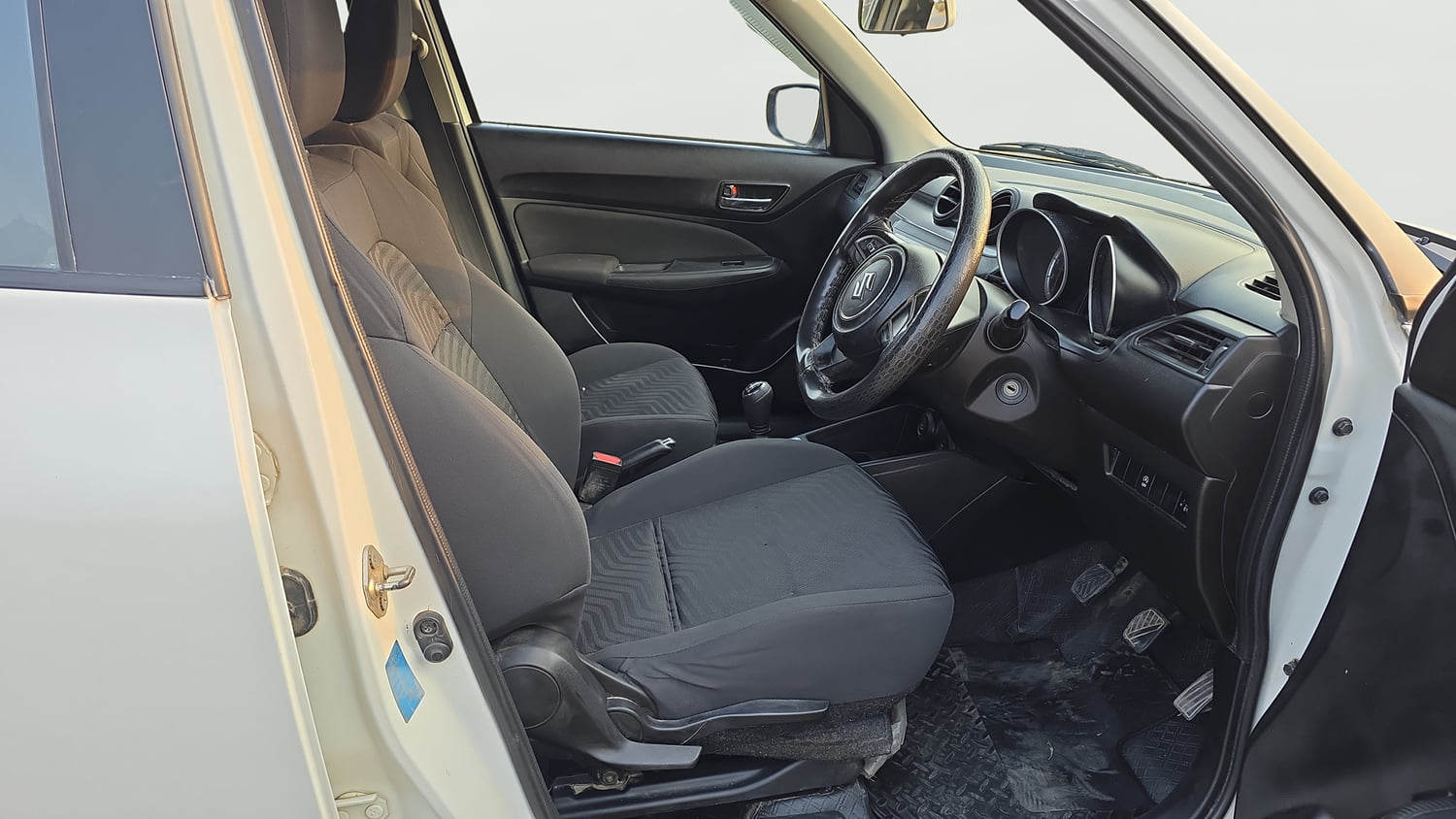 Used 2021 Maruti Suzuki Swift VXi Petrol Manual interior RIGHT SIDE FRONT DOOR CABIN VIEW