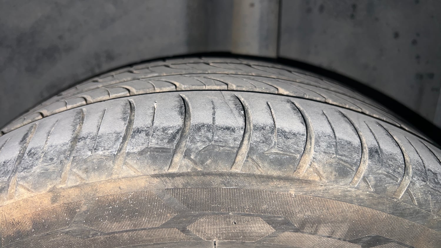 Used 2018 Volkswagen Polo Highline Plus 1.5 (D) 16 Alloy Diesel Manual tyres LEFT REAR TYRE TREAD VIEW