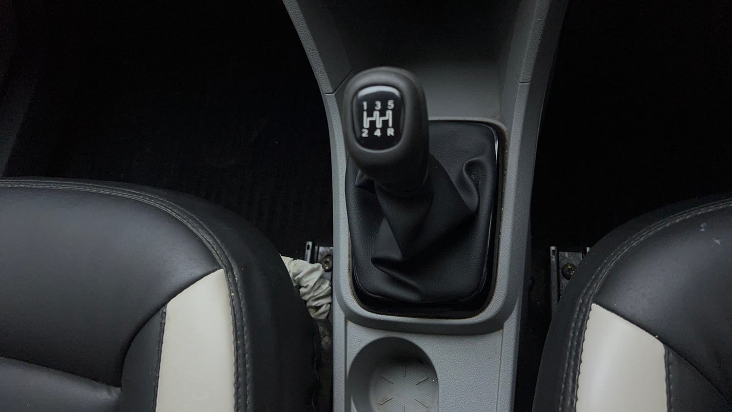 Used 2022 Tata Tiago XT Petrol Manual interior GEAR  KNOB VIEW