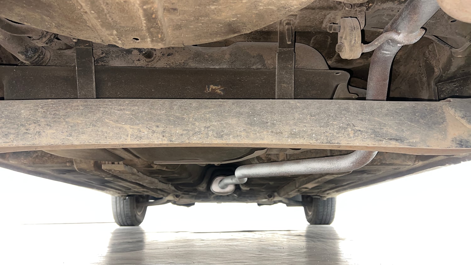 Used 2014 Hyundai Grand i10 Asta 1.2 Kappa VTVT (O) Petrol Manual extra REAR UNDERBODY VIEW (TAKEN FROM REAR)