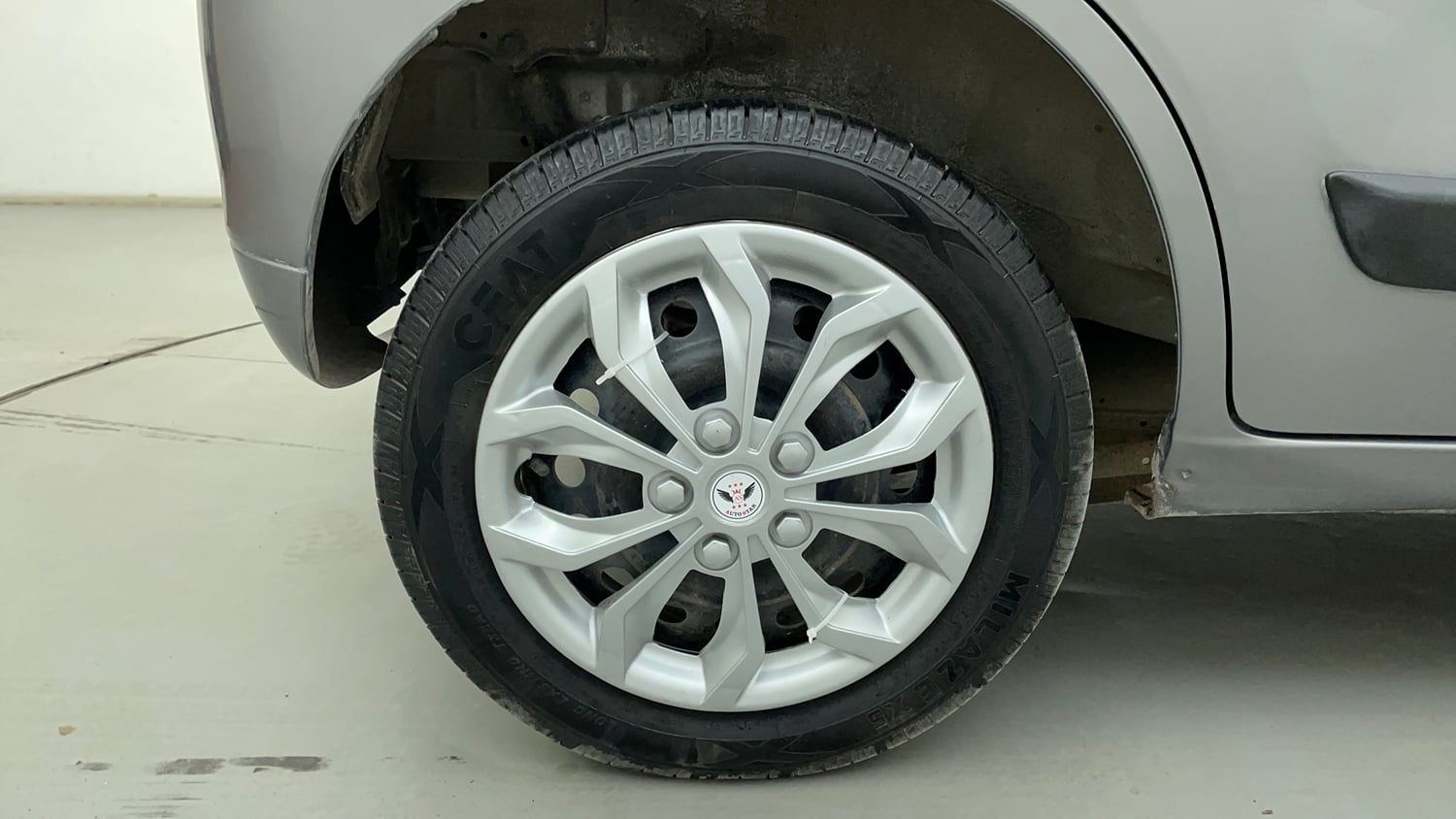 Used 2014 Maruti Suzuki Wagon R VXI Petrol Manual tyres RIGHT REAR TYRE RIM VIEW
