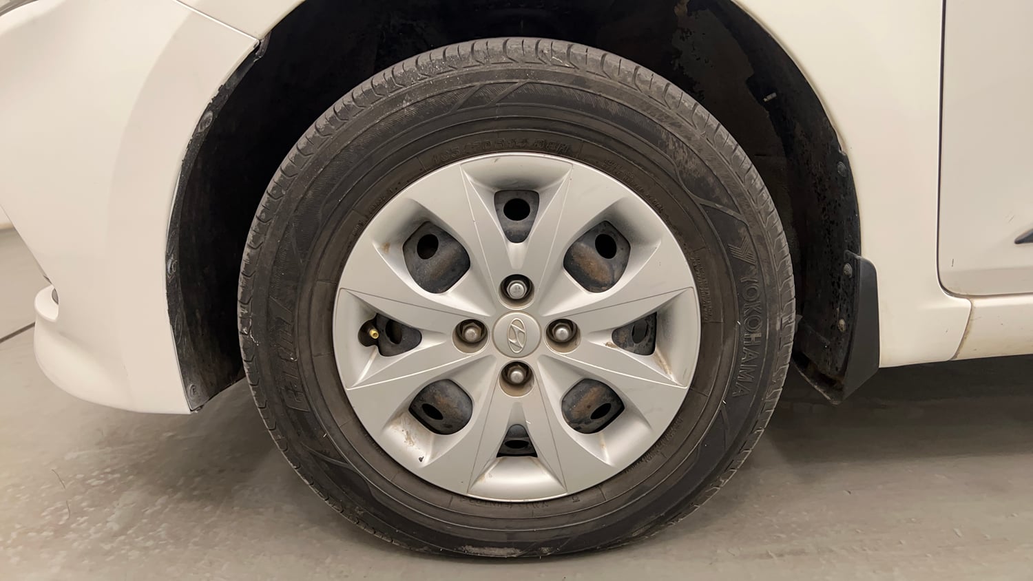 Used 2016 Hyundai Elite i20 Sportz 1.2 Petrol Manual tyres LEFT FRONT TYRE RIM VIEW