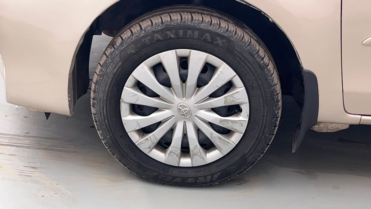 Used 2013 Toyota Etios G Petrol Manual tyres LEFT FRONT TYRE RIM VIEW