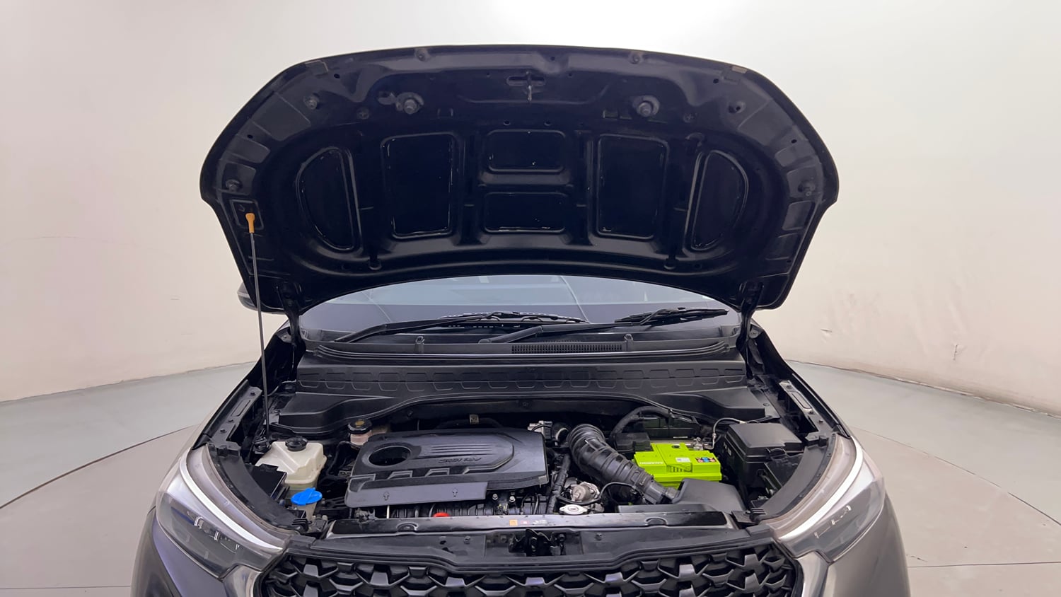 Used 2022 Kia Sonet HTX 1.5 AT Diesel Automatic engine ENGINE & BONNET OPEN FRONT VIEW